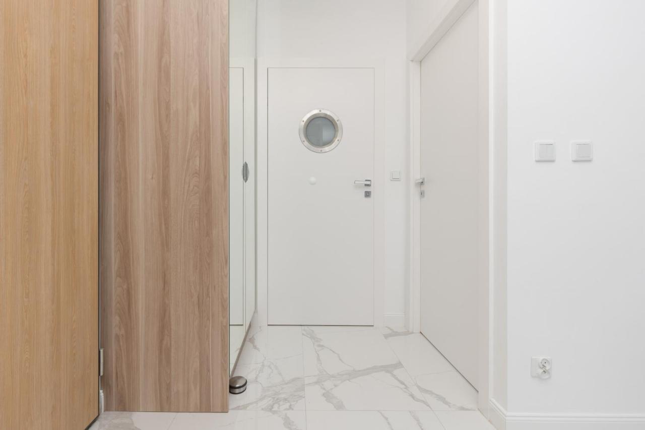 Cosy Apartment On Wola Goleszowska By Noclegi Renters Warszawa Exteriör bild