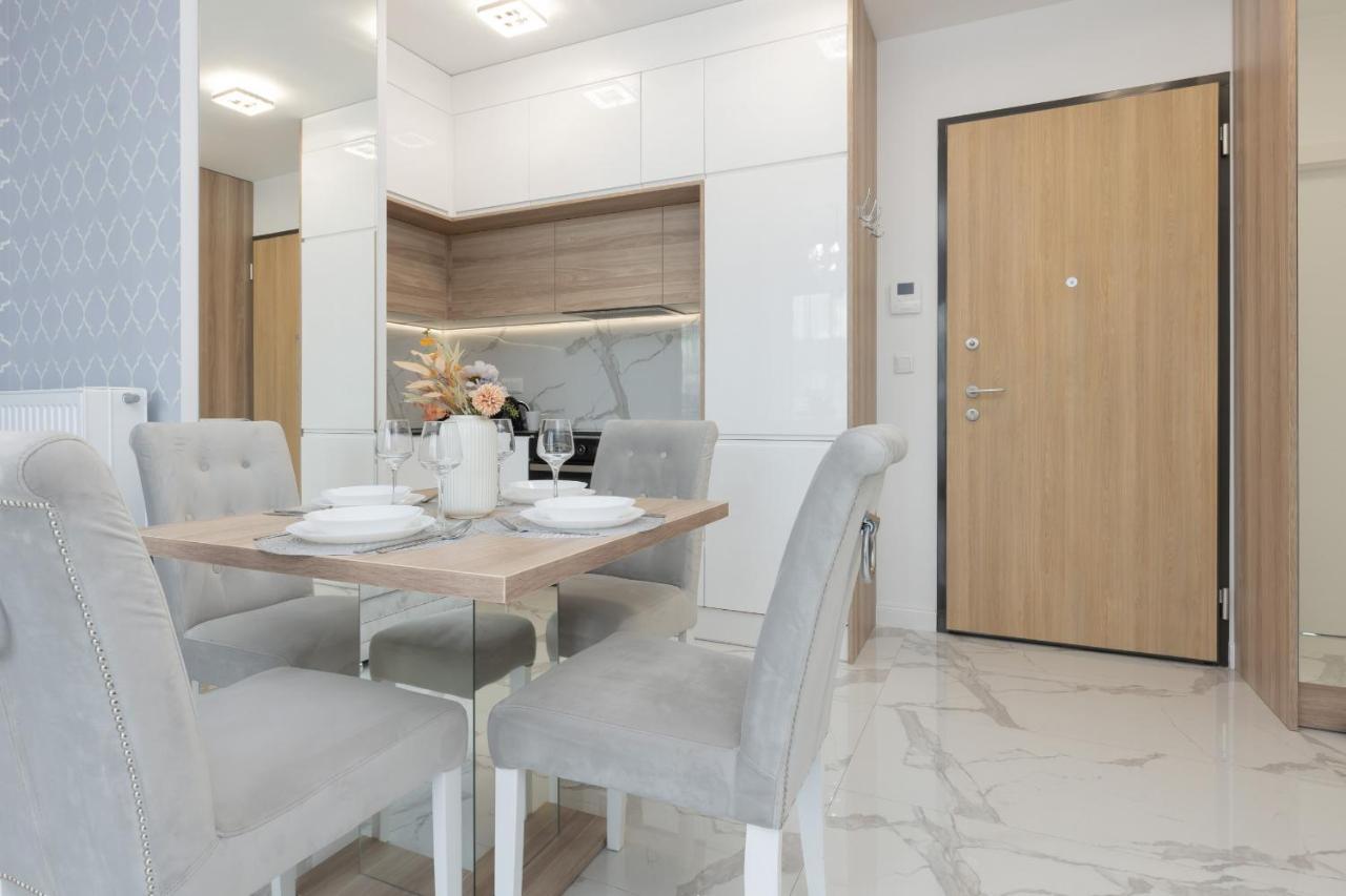 Cosy Apartment On Wola Goleszowska By Noclegi Renters Warszawa Exteriör bild